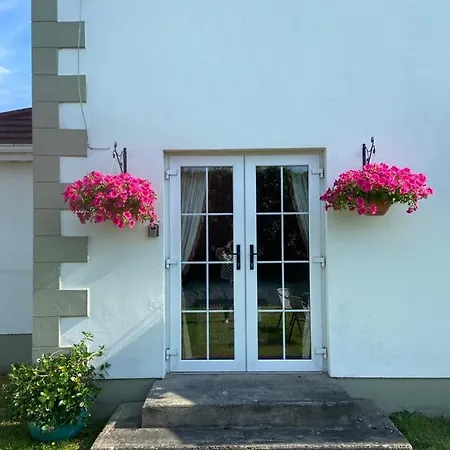 Sea Breeze House, Buncrana * Luddan