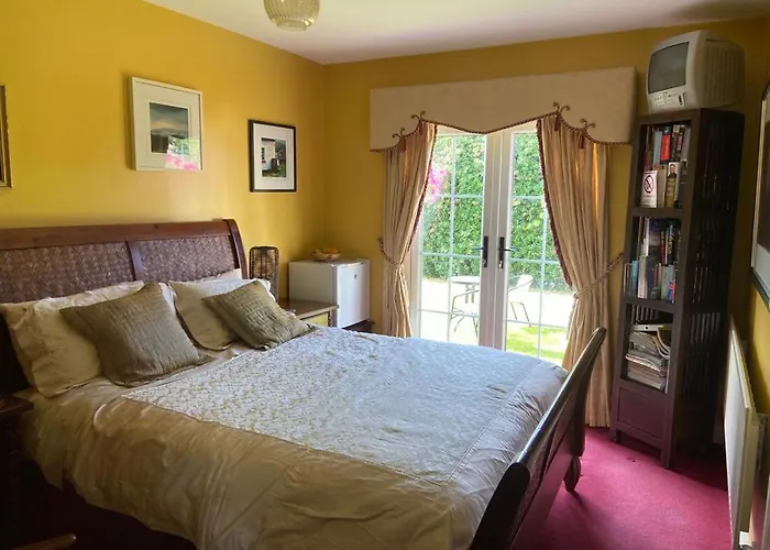 Sea Breeze House, Buncrana * Luddan